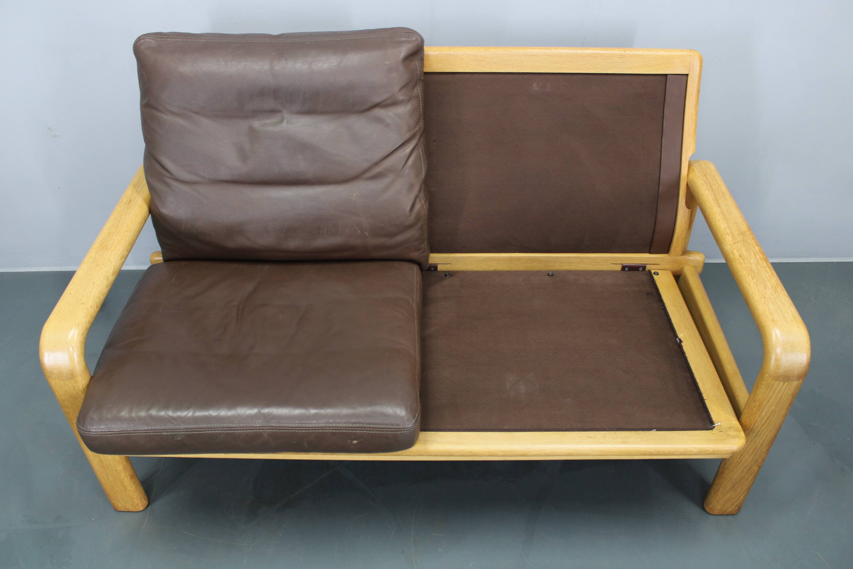 Canapé 2 places L. Olsen & Søn en chêne et cuir des années 1970, Danemark