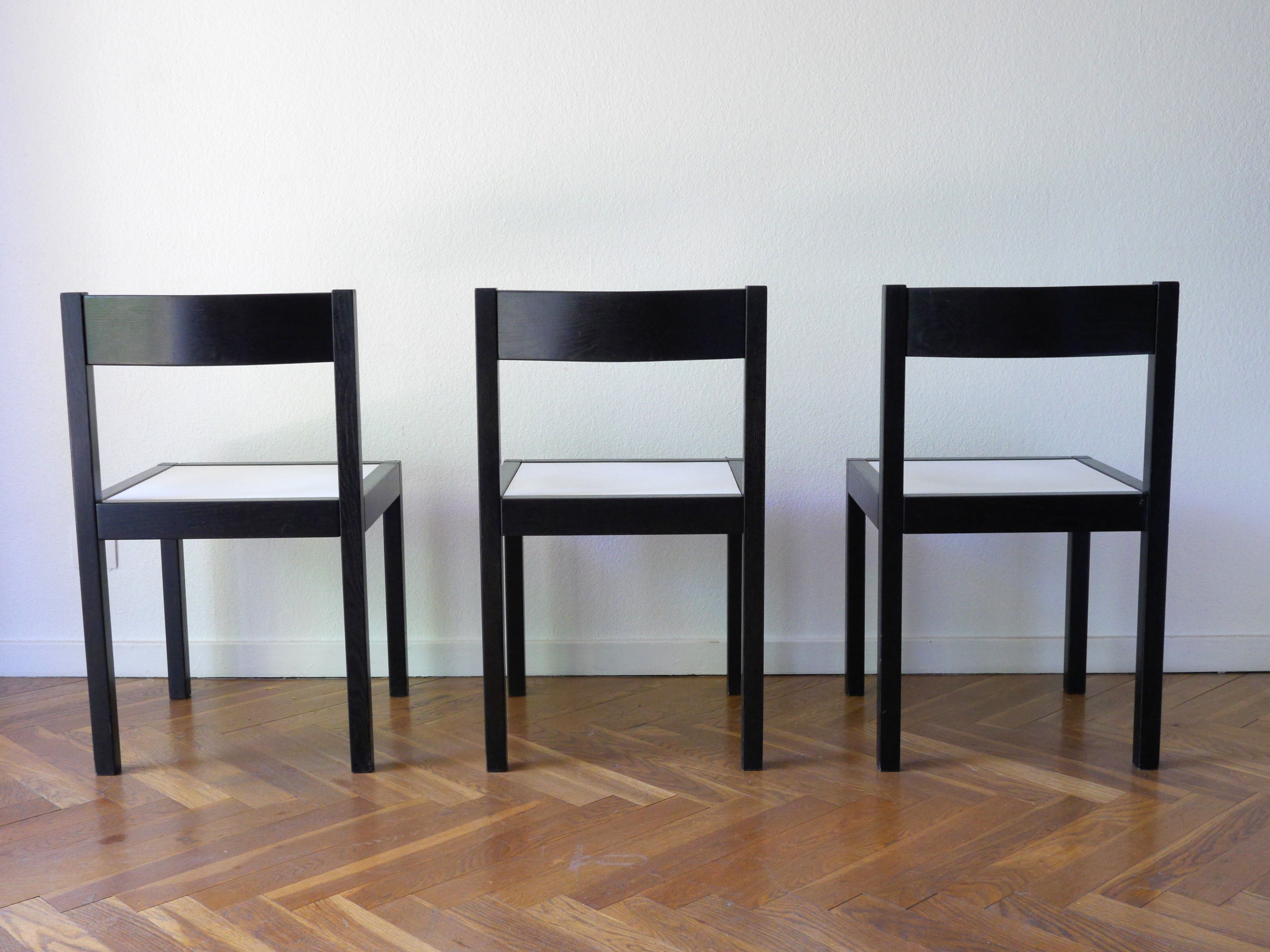 Ensemble de 6 chaises à manger noir et blanc du milieu du siècle