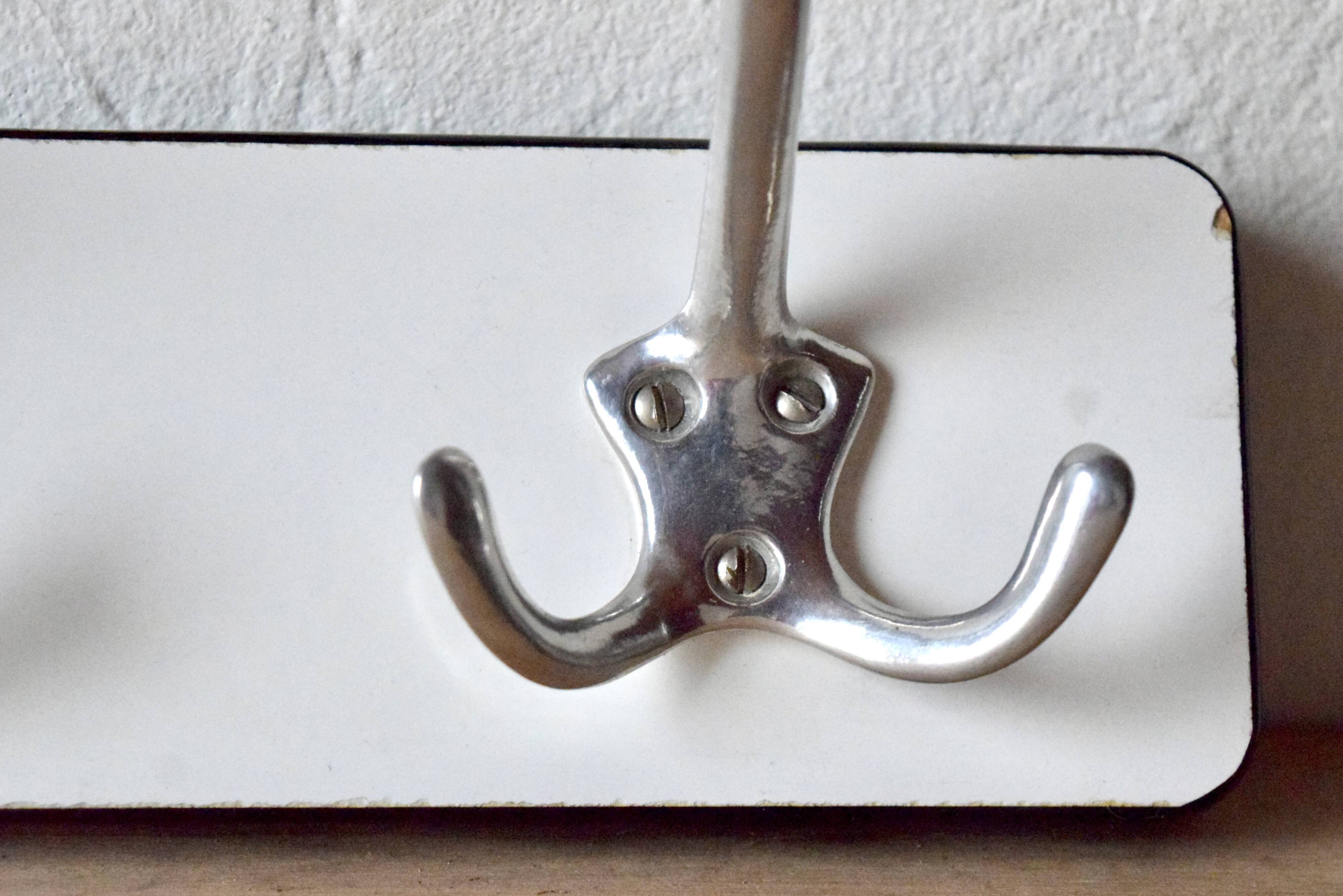Vintage wall coat rack in white Formica - quadruple hook