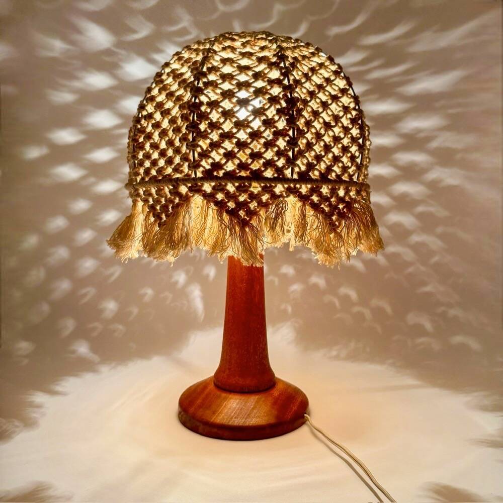 Bohemian table lamp in turned wood and macramé from the 1970s.