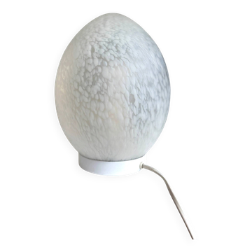 Lampe de table "œuf" en verre de Clichy et métal blanc