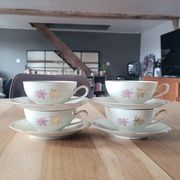 4 cups and saucers made of fine porcelain from Bavaria.