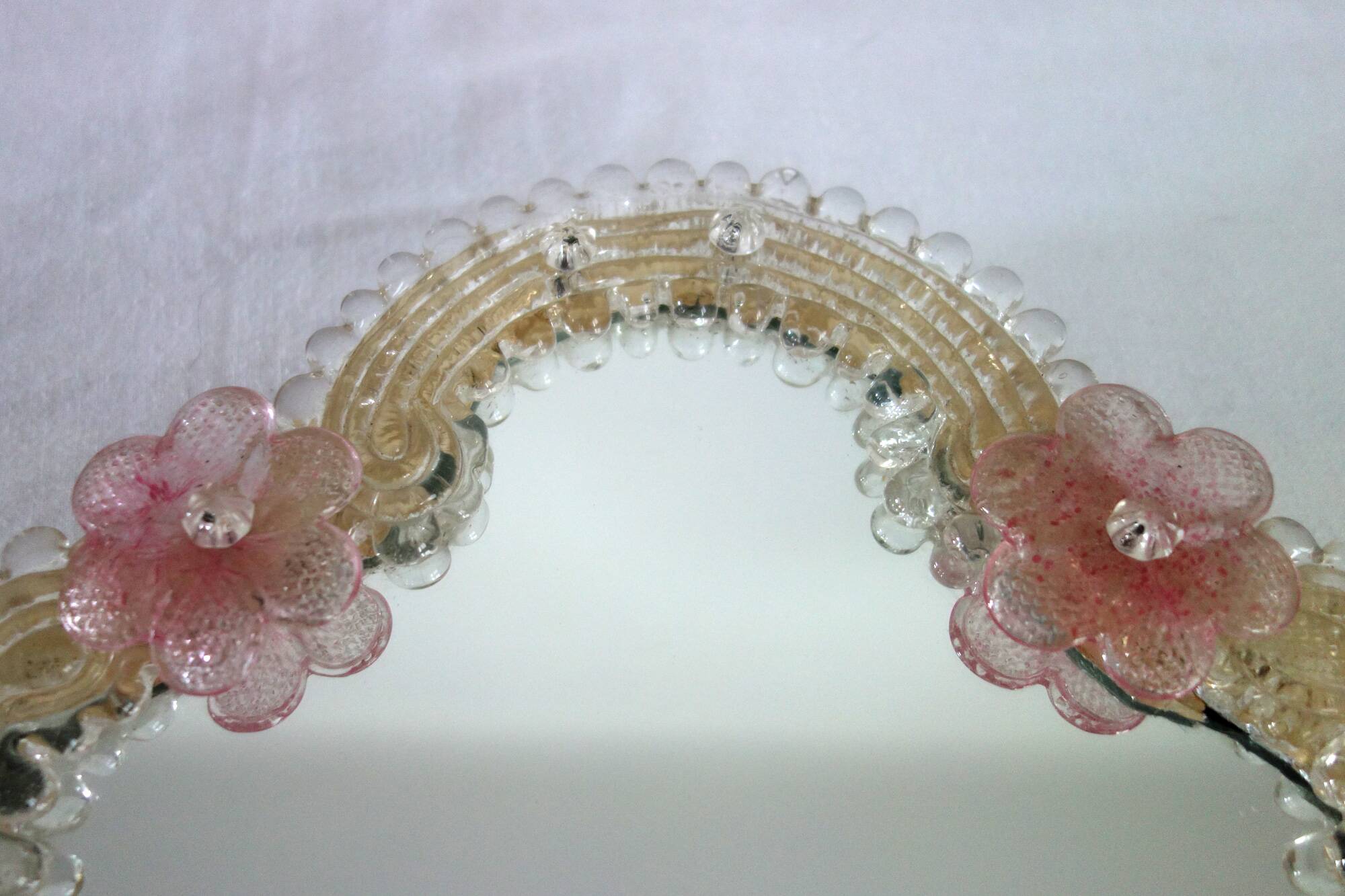 Venetian psyché mirror, blown glass from Murano, floral and beaded patterns.