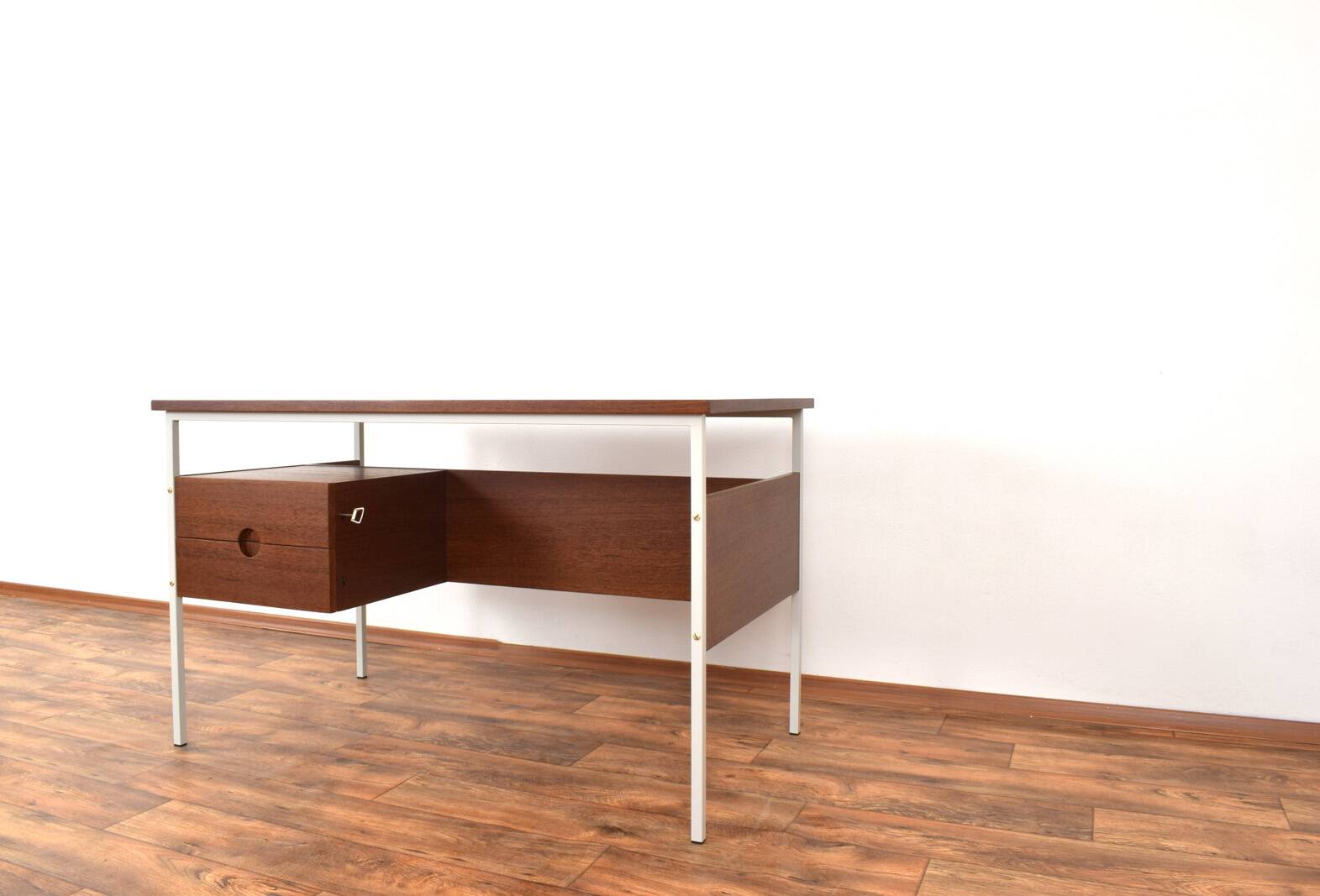 Bureau en teck danois des années 1970.