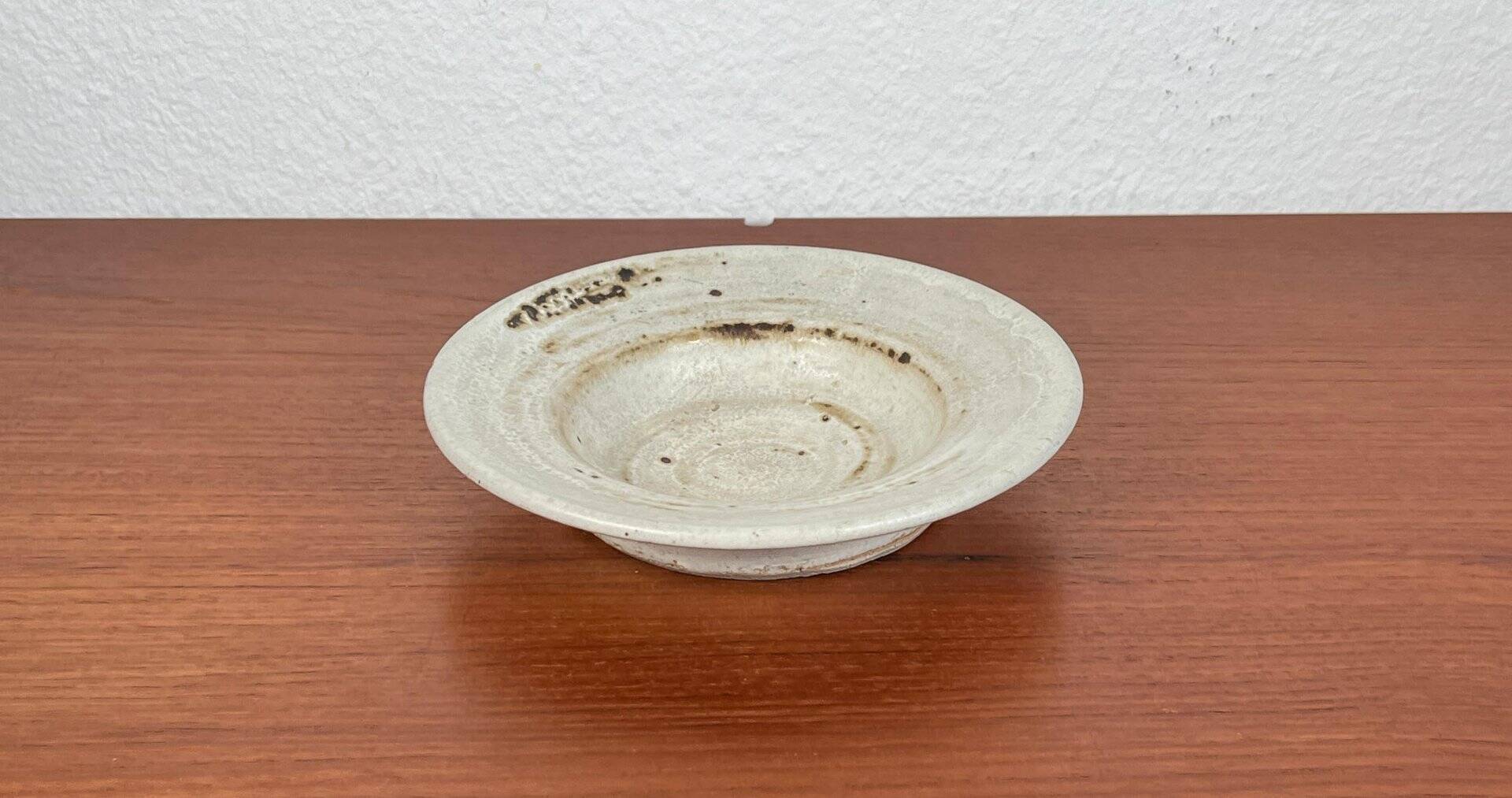 Mid-century Danish studio pottery bowl by Dania Keramik, 1960s.