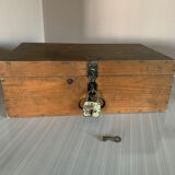 Coffre bois avec cadenas ancien