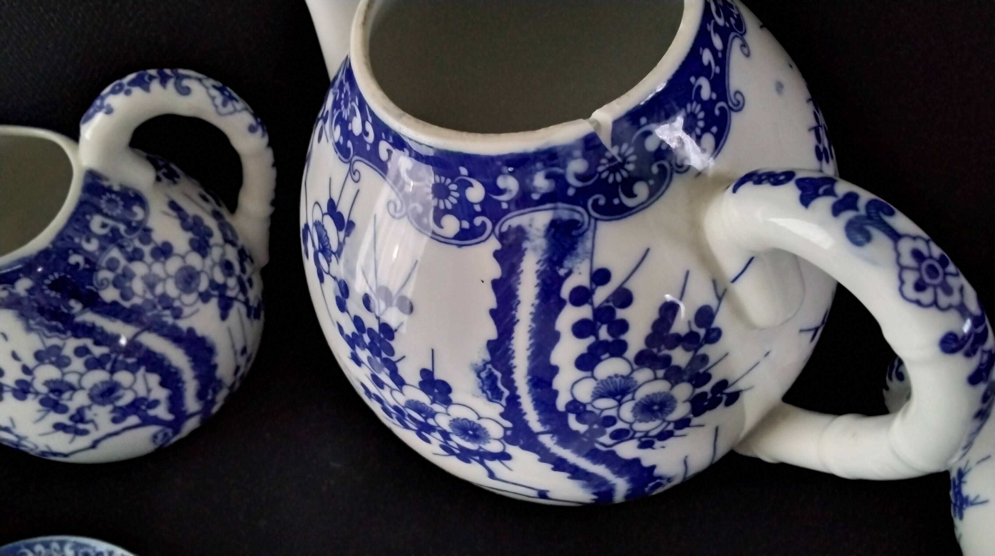 Tea or coffee service in Japanese porcelain.