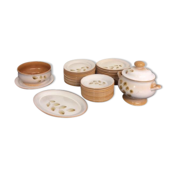 Table service in Earthenware