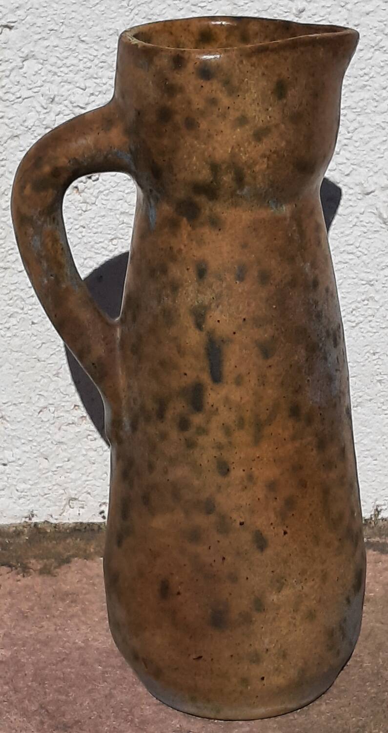 Ceramic vase (or pitcher), signed. (Agnès Escala, Vallauris)