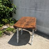 Oval folding table