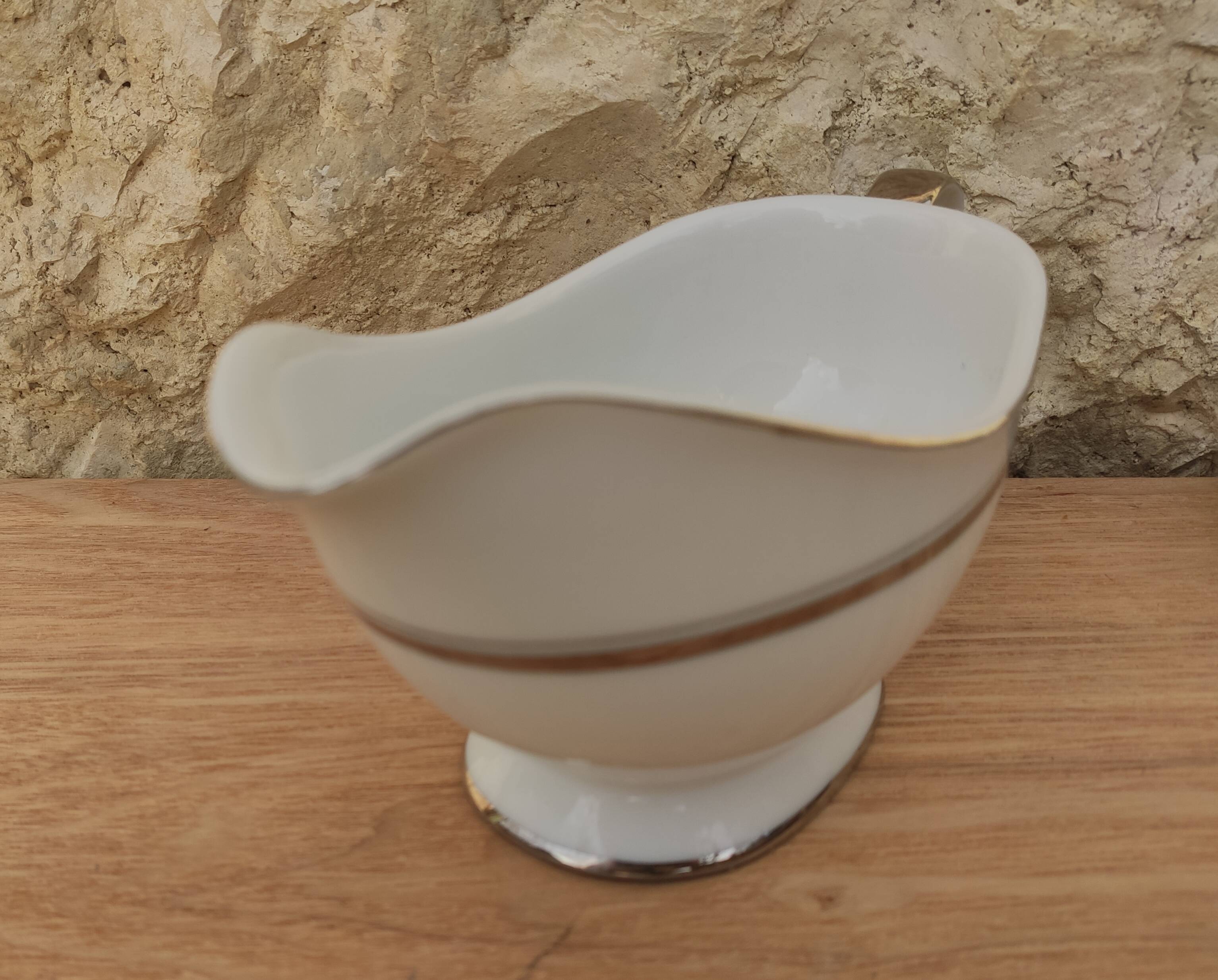 Porcelain gravy boat
