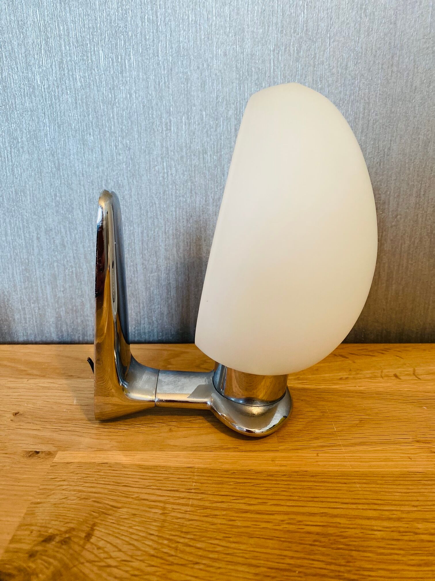 Opaline wall lamp half egg form
