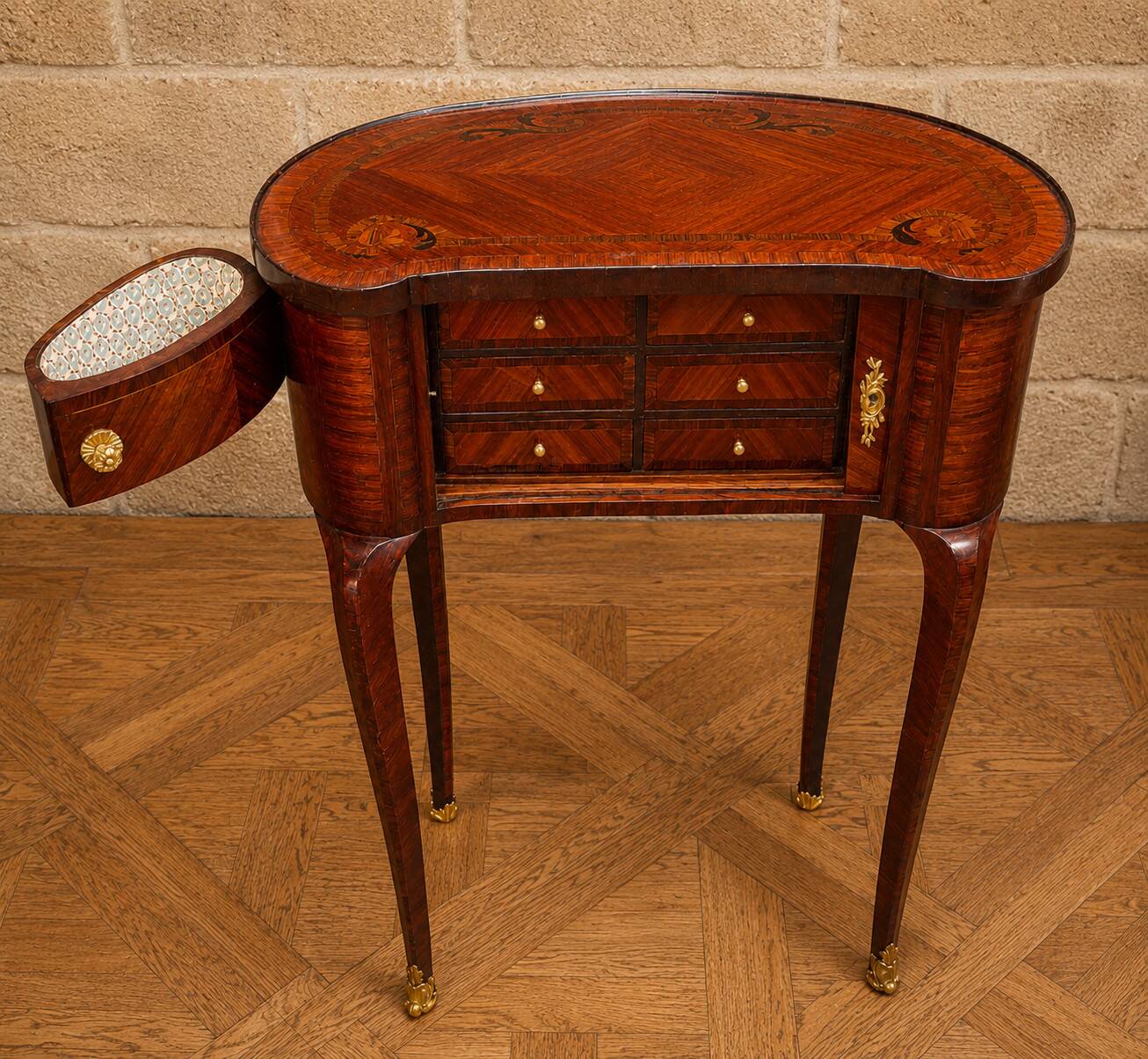 Lady's Commode in Marquetry, Louis XV style, work of the 20th century.