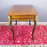 Table française de style Louis XV avec supports en bronze