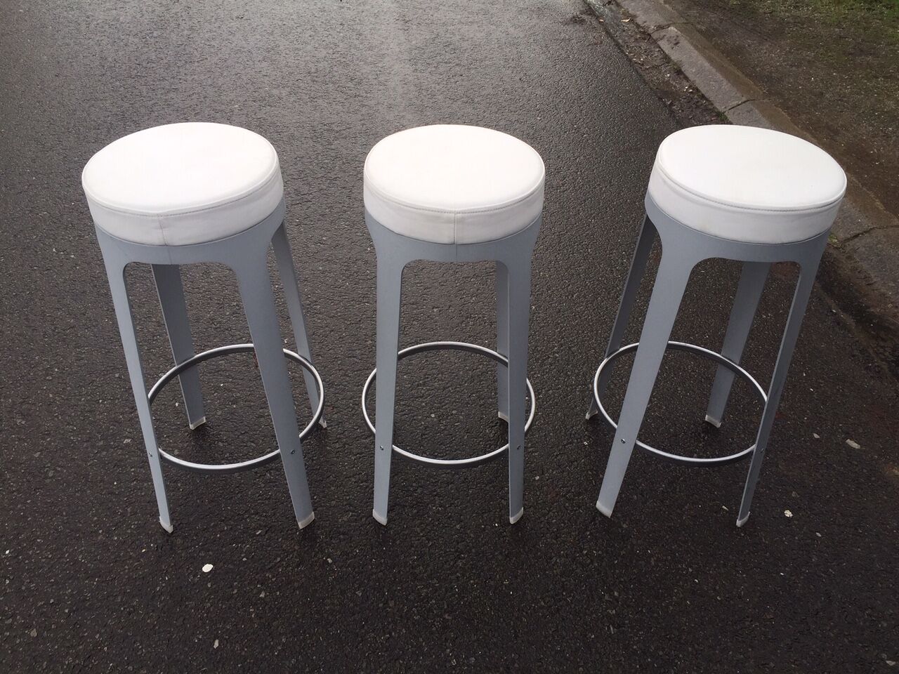 Leonardo Rossano metal and leather stool for Lapalma, Italy