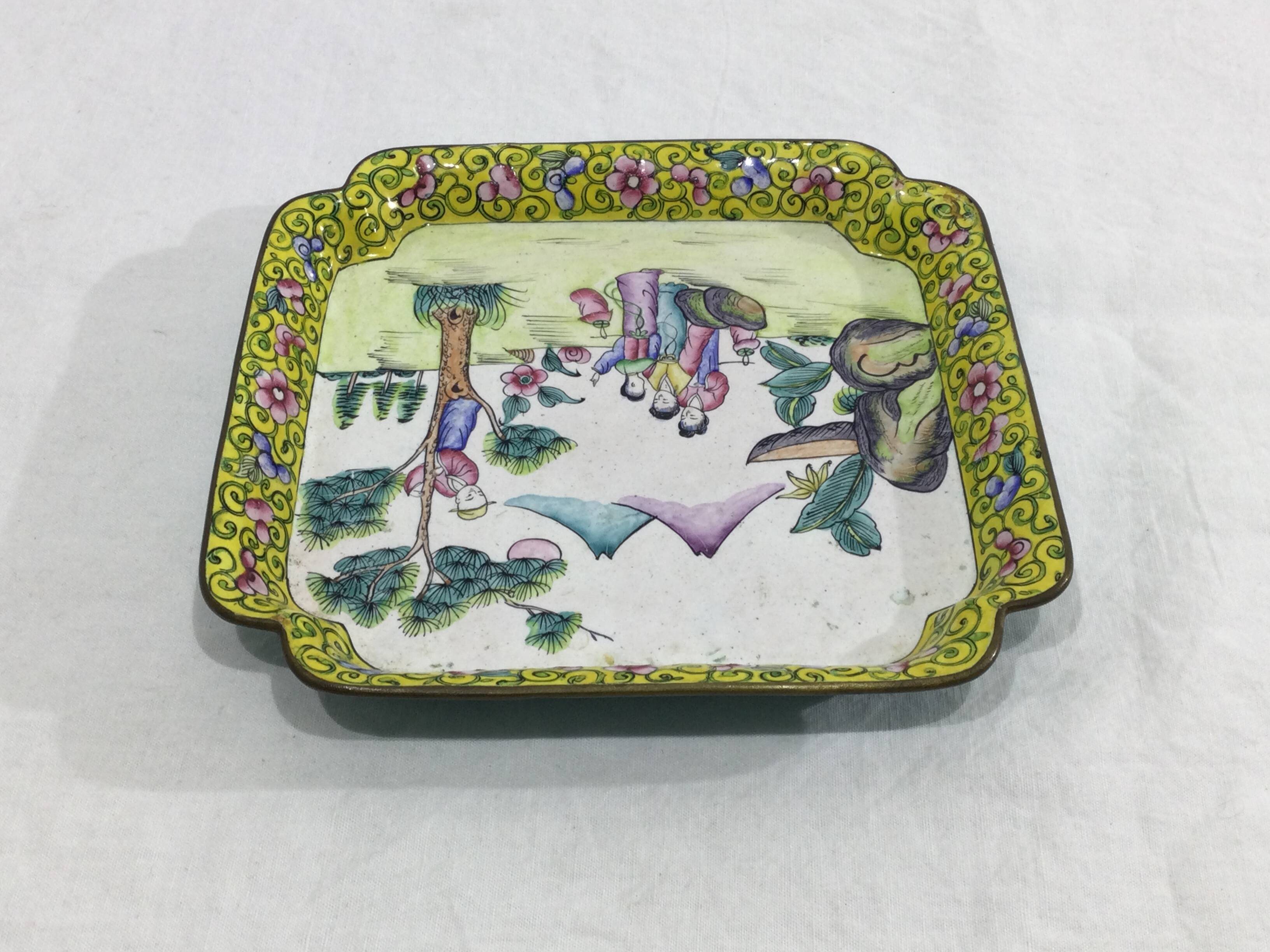 Plateau asiatique en cuivre émaillé