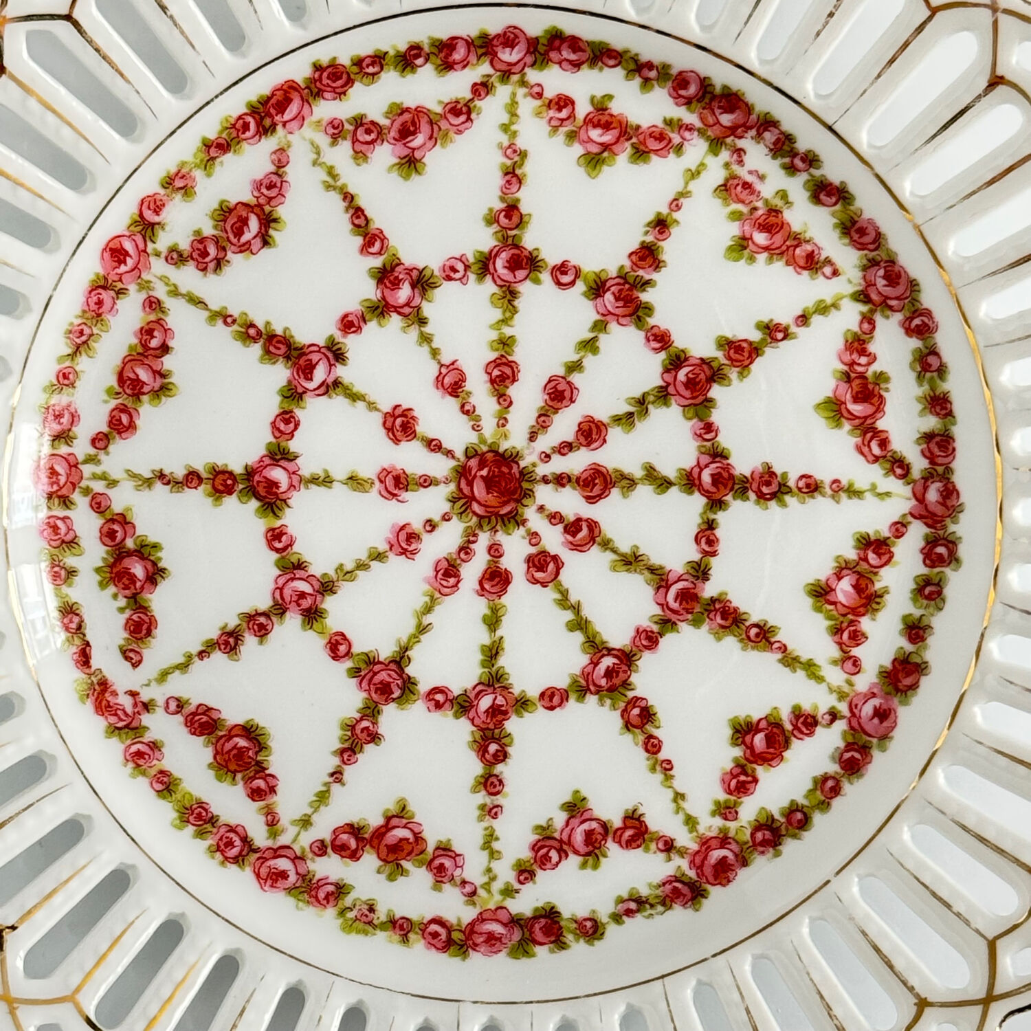 Pair of openwork porcelain plates decorated with roses