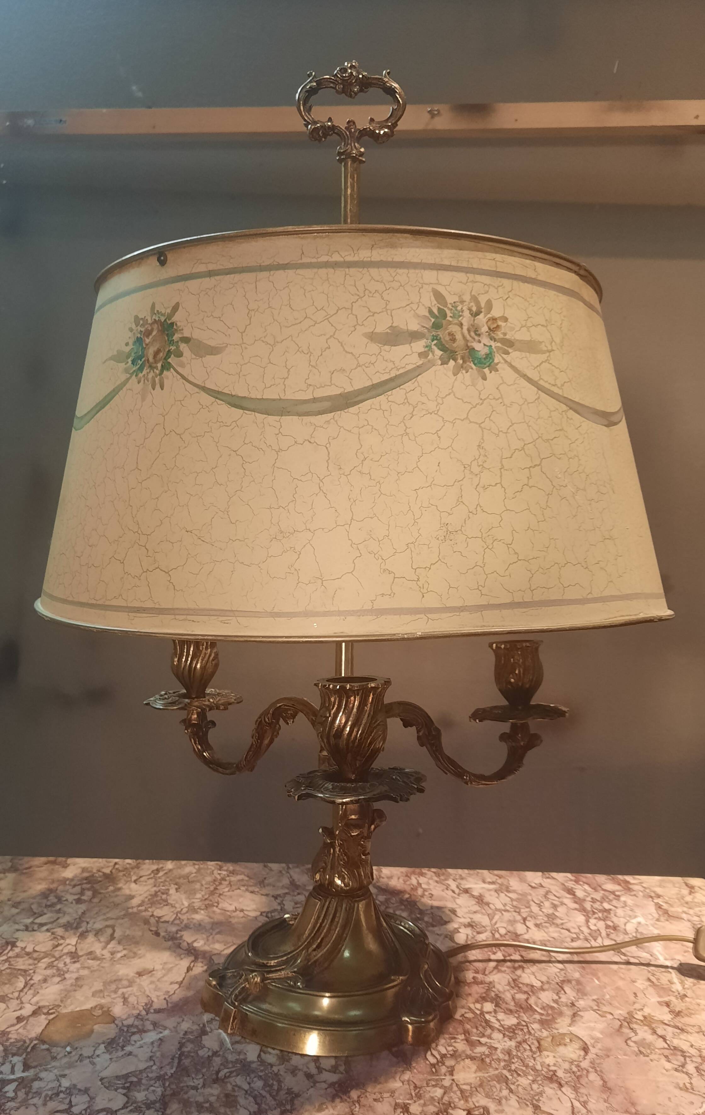 Lampe en bronze à  3 bras de style Louis XV