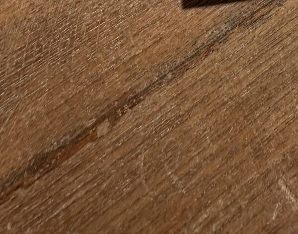 Petit coffre indien avec deux niveaux et plusieurs compartiments, pièce unique