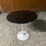 Side table pedestal table by Eero Saarinen, knoll