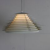 Luminaire suspendu au design danois par Jon Olafsson et Lutherson