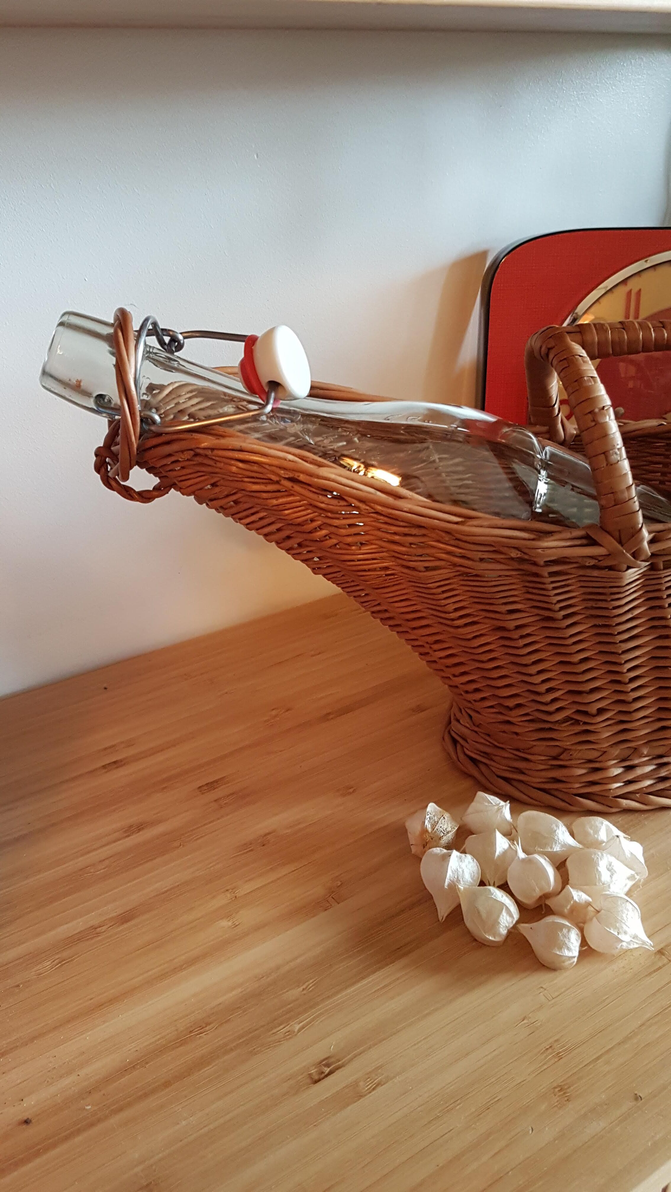 Rattan bottle holder