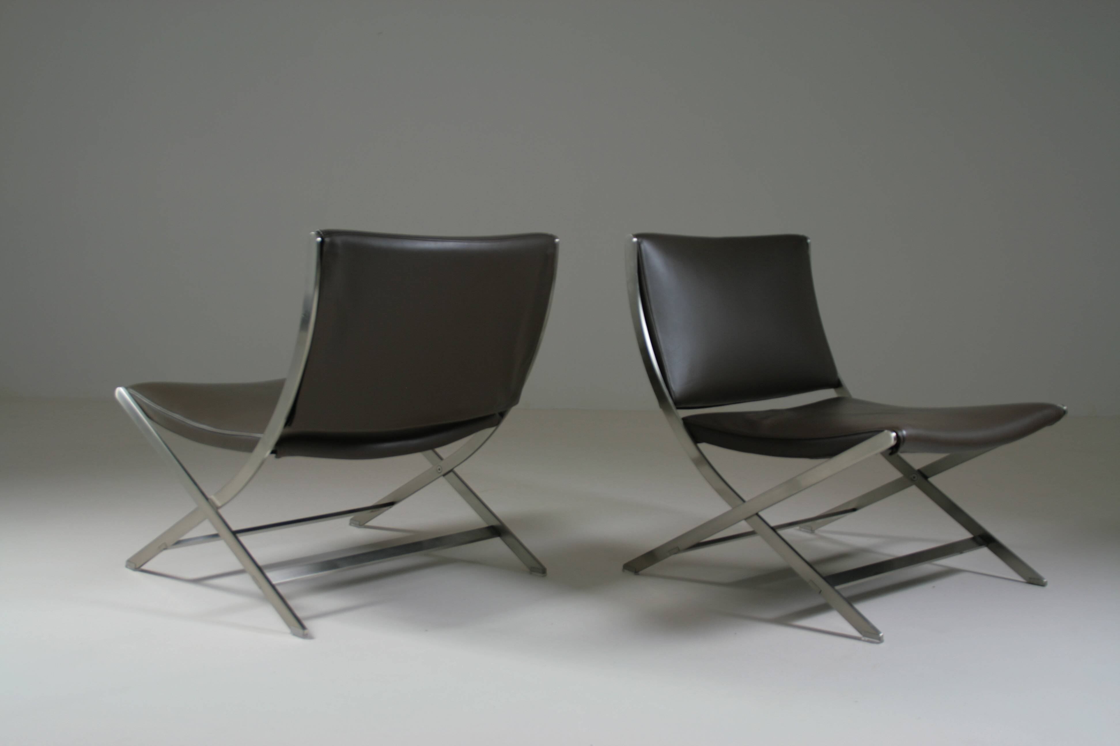 Pair of Flexform leather low chairs, Peter model, by Antonio Citterio