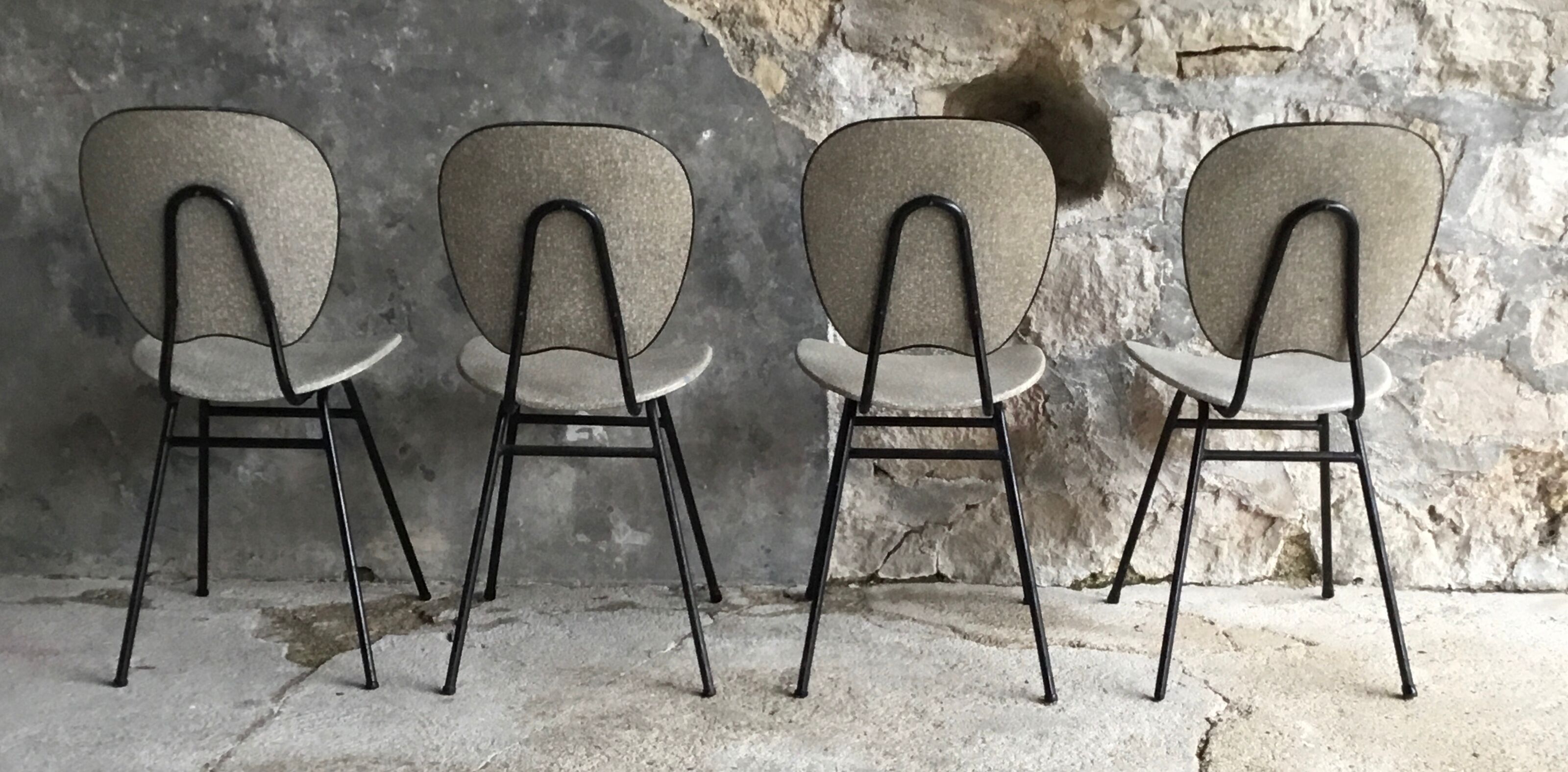 Set of 4 vintage chairs black tubular base 1950
