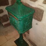 Cast-iron mailbox