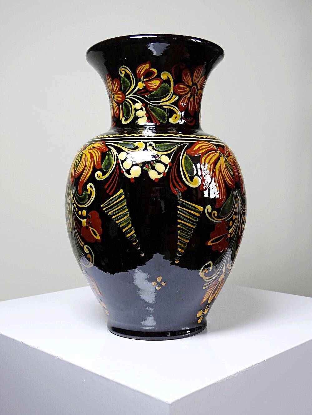 Vintage large vase from the 60s-70s, Hungarian MHV, in hand-painted glazed ceramic.