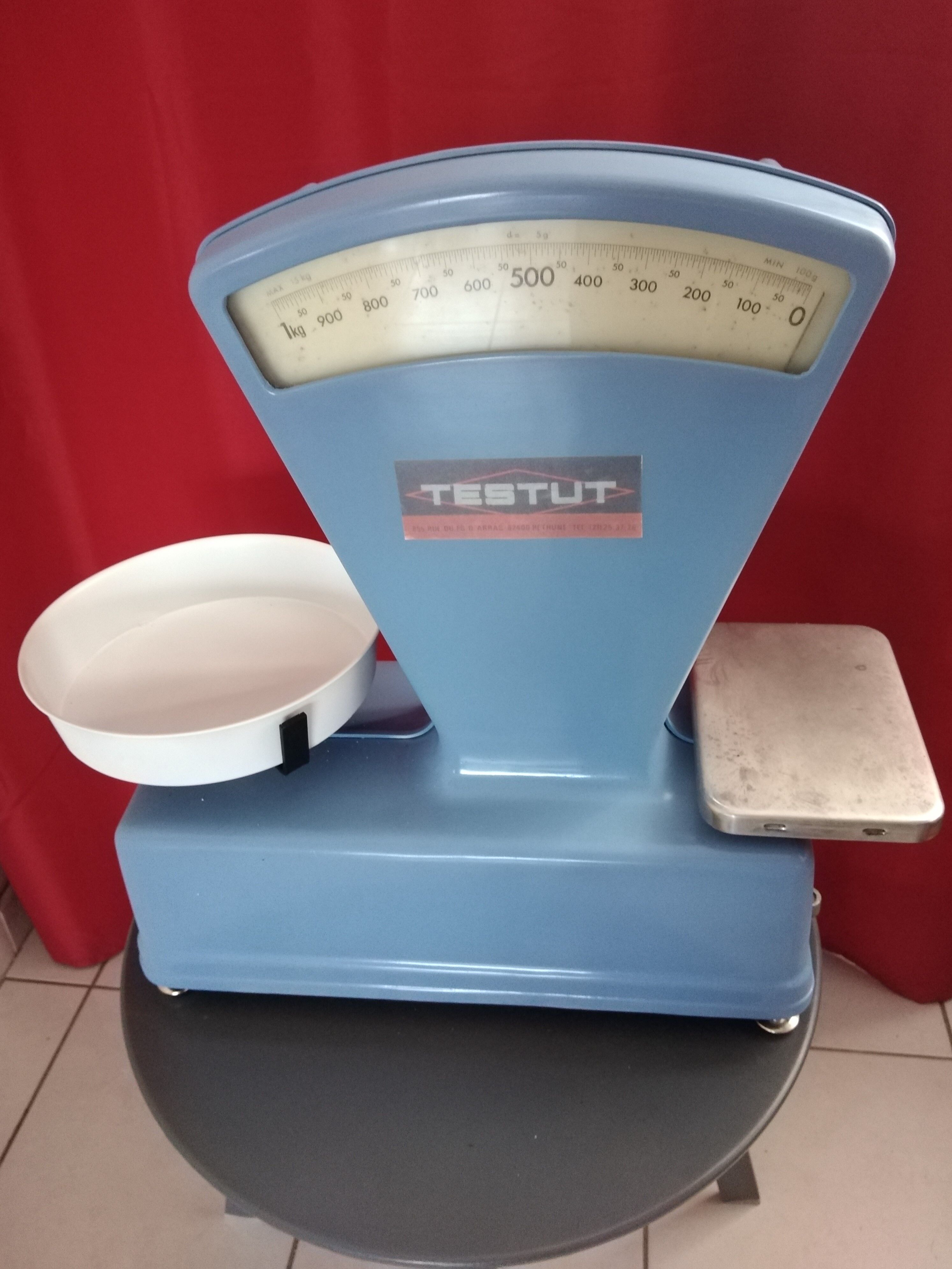 Old commercial scale brand testut lacquered leaded sky