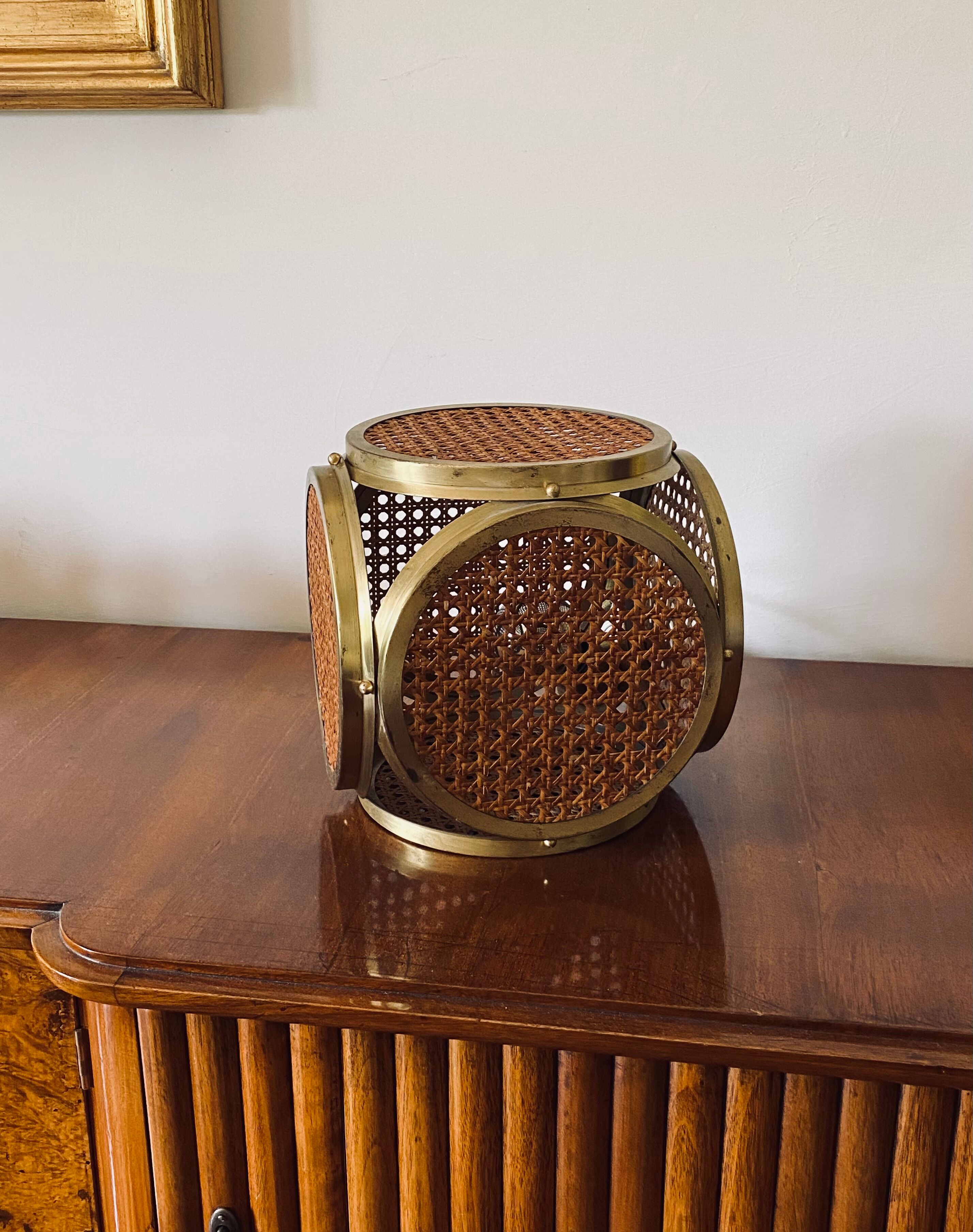 Ensemble de 2 lampes régence hollywoodiennes en laiton et paille viennoise, Italie 60's / 70's