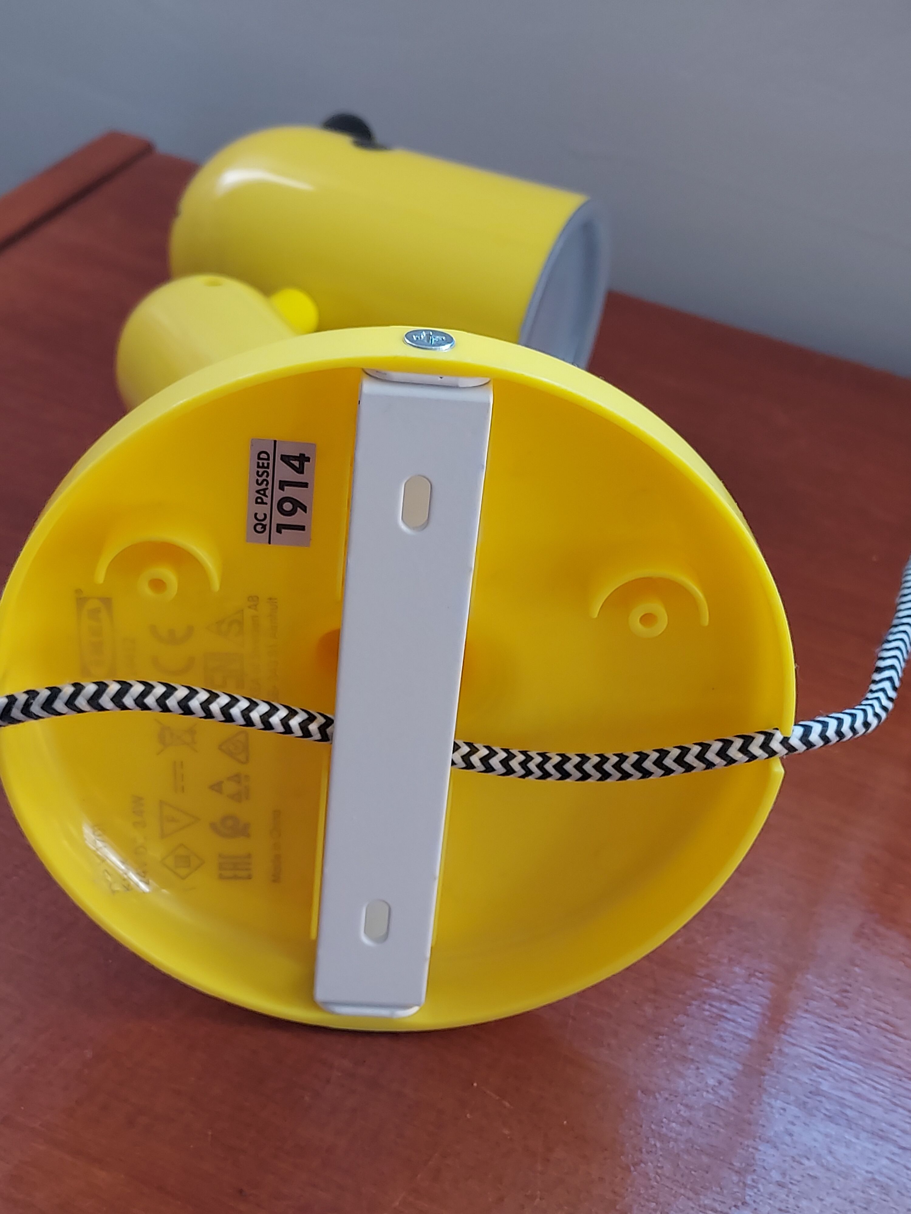 Ikea lamp applies Kruj yellow