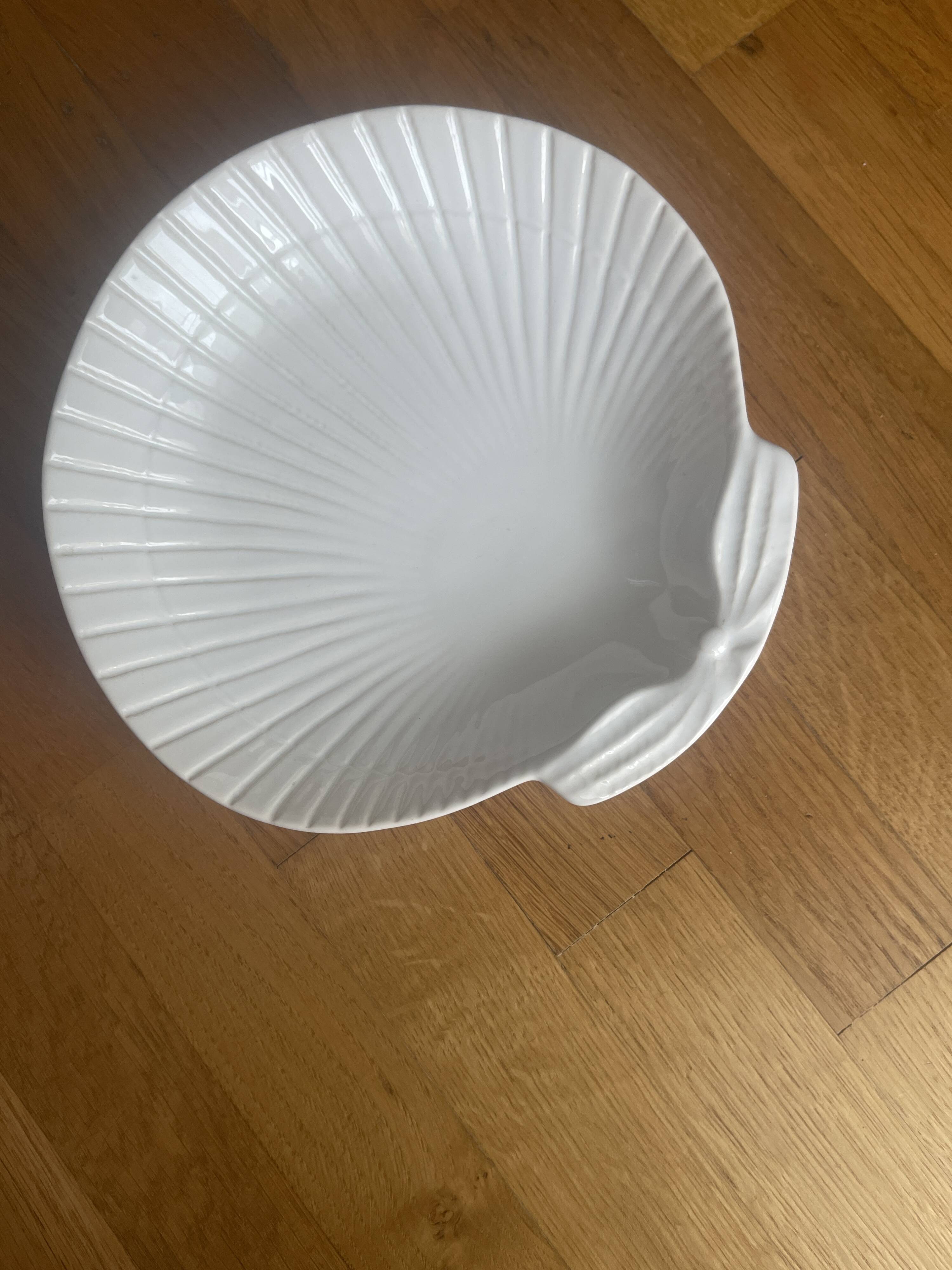 Elegant set of 6 dessert or starter plates in glazed earthenware.