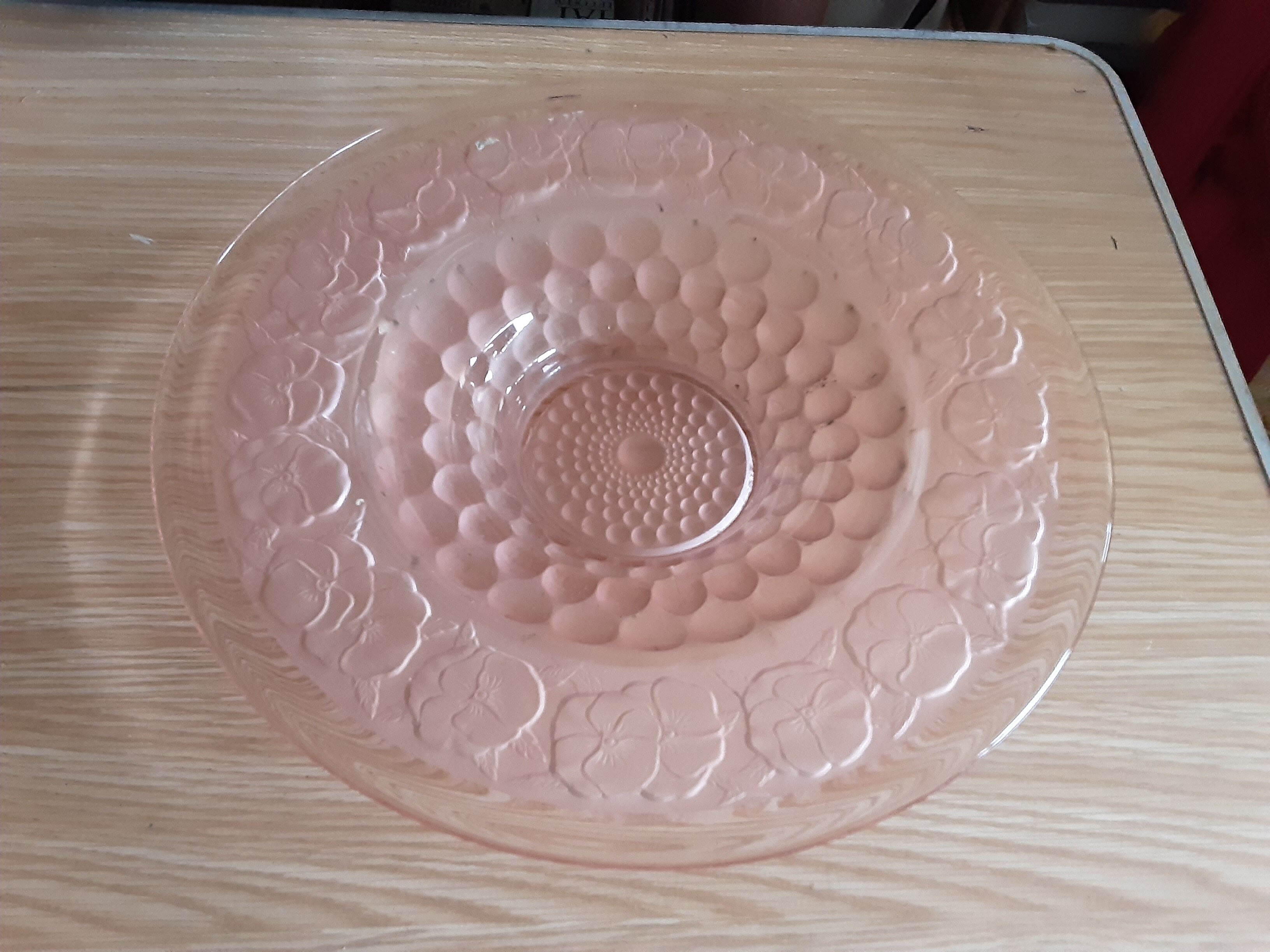 Glass cutting press decorated with thoughts