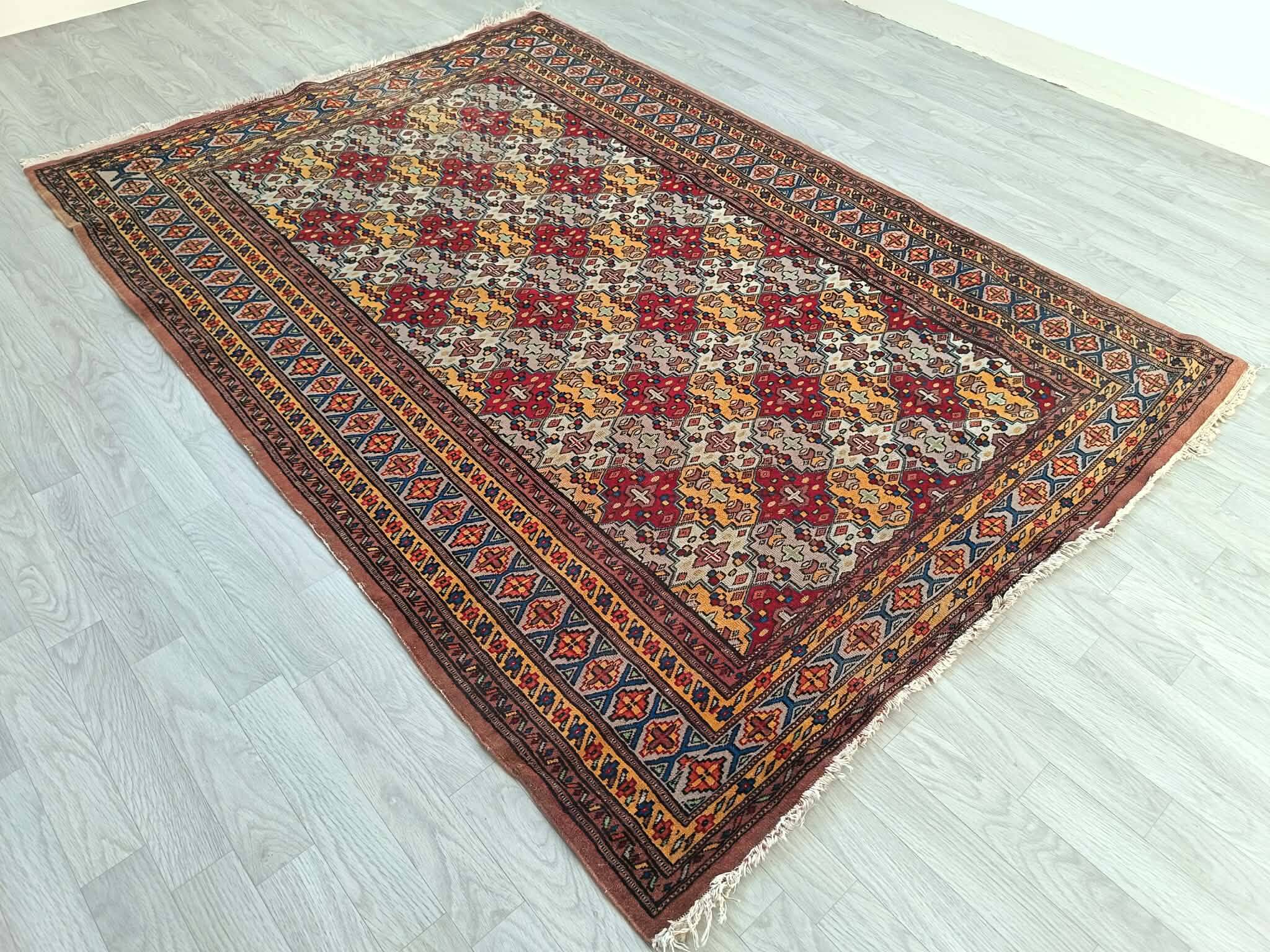 Handmade Pakistani carpet