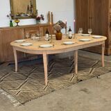 Extendable table with several options.