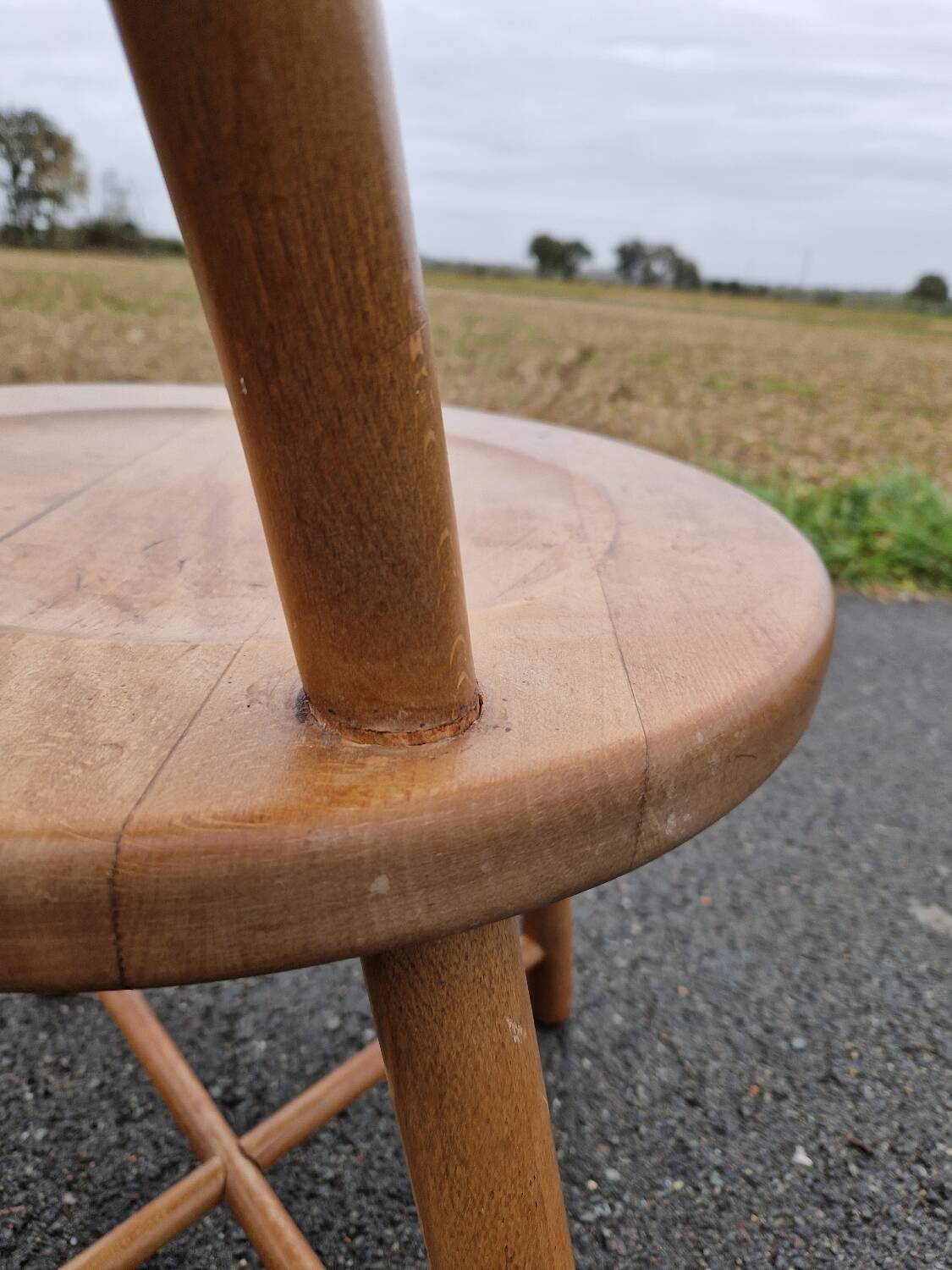 Set of 4 solid organic chairs