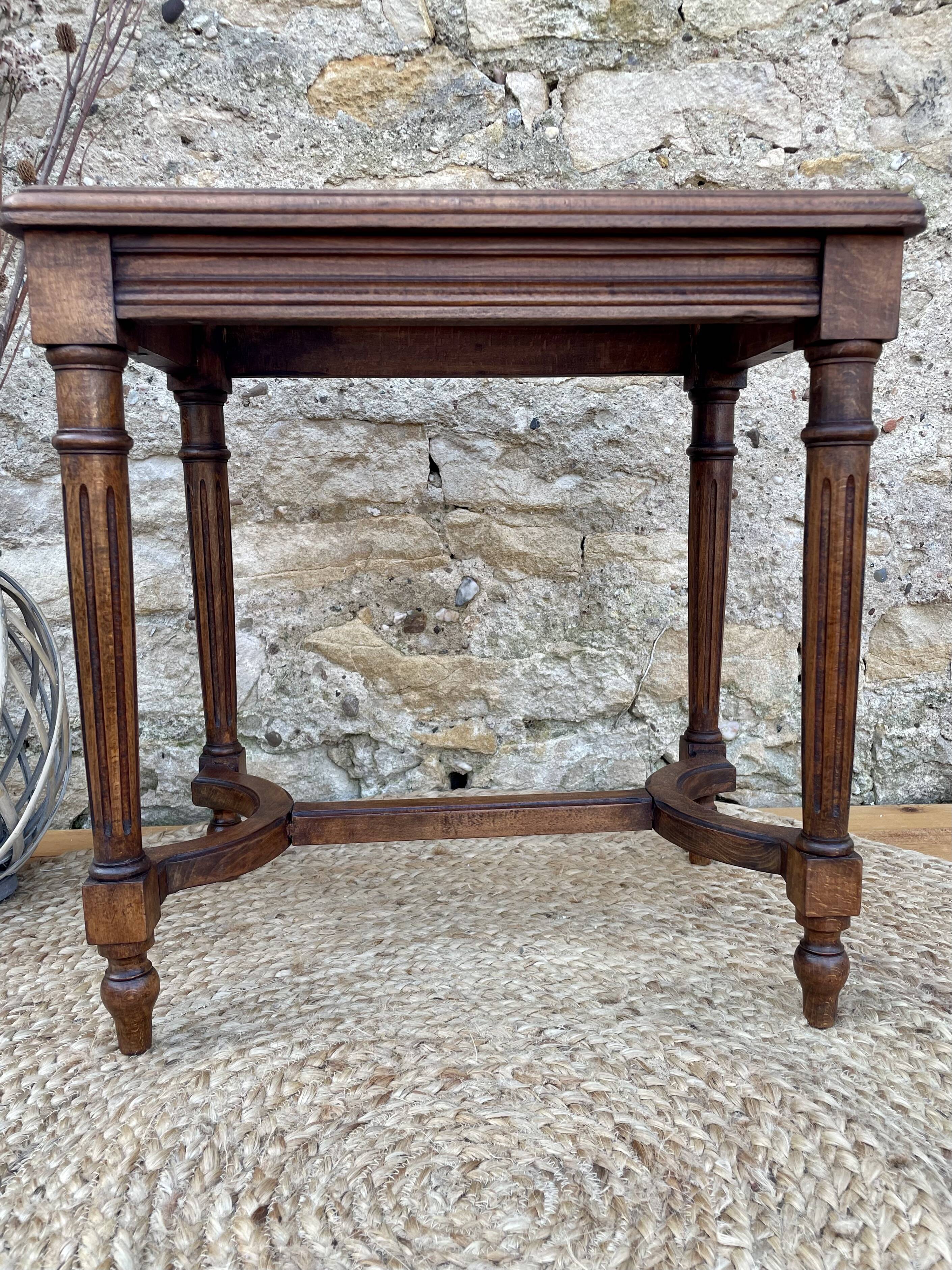 Small canned piano bench