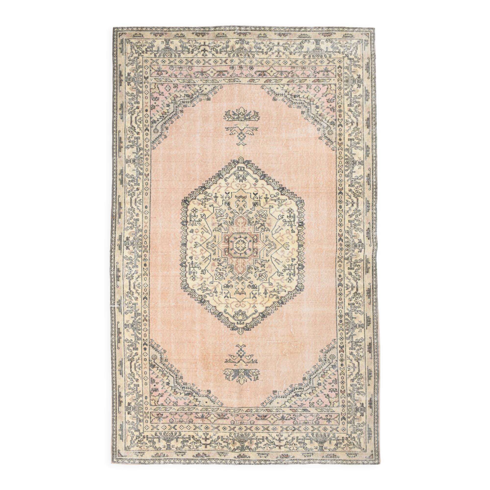6x10 Classic Beige & Black Vintage Rug, 193x317Cm