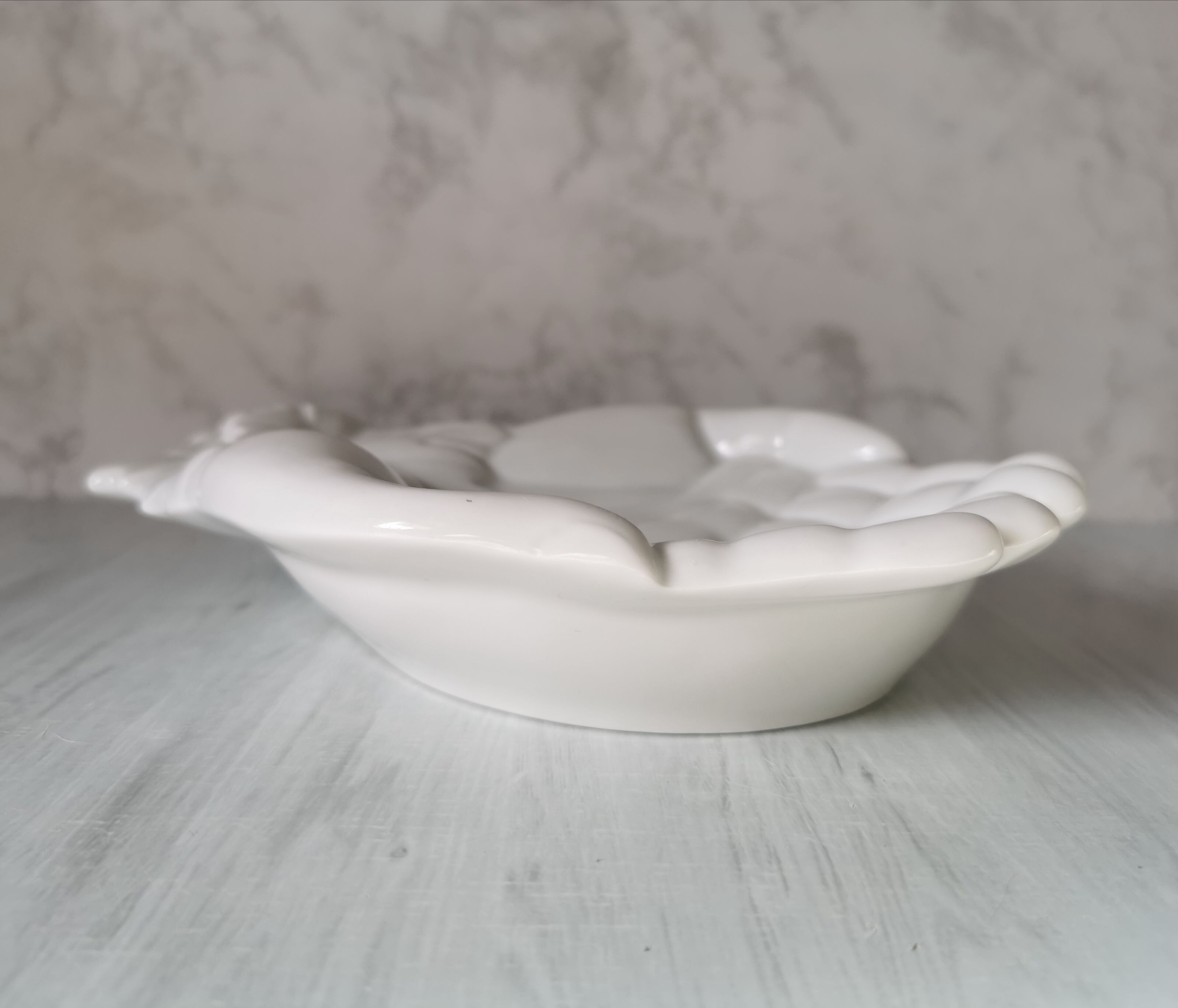 Empty pocket hands porcelain