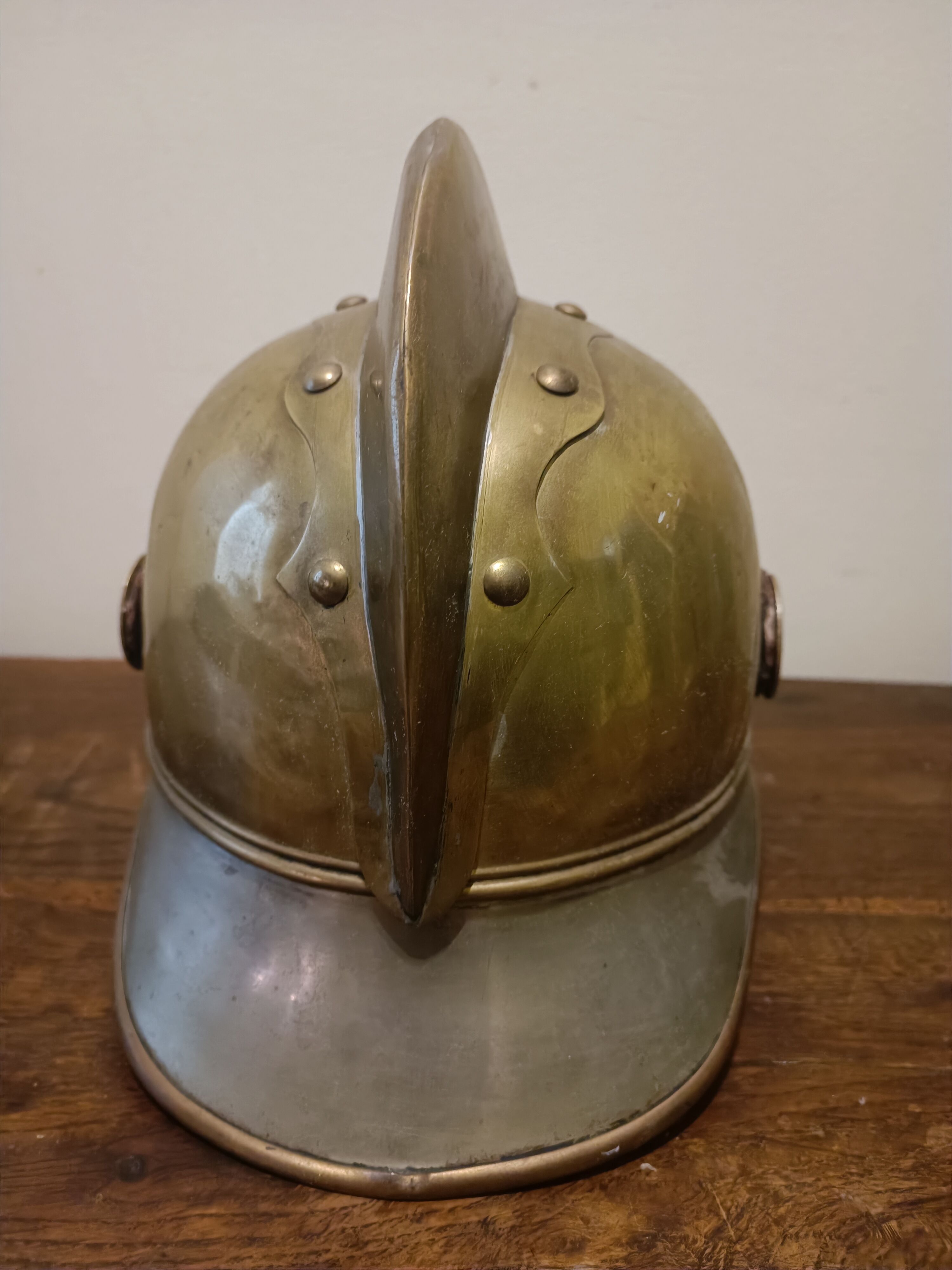 Casque pompier ancien en laiton
