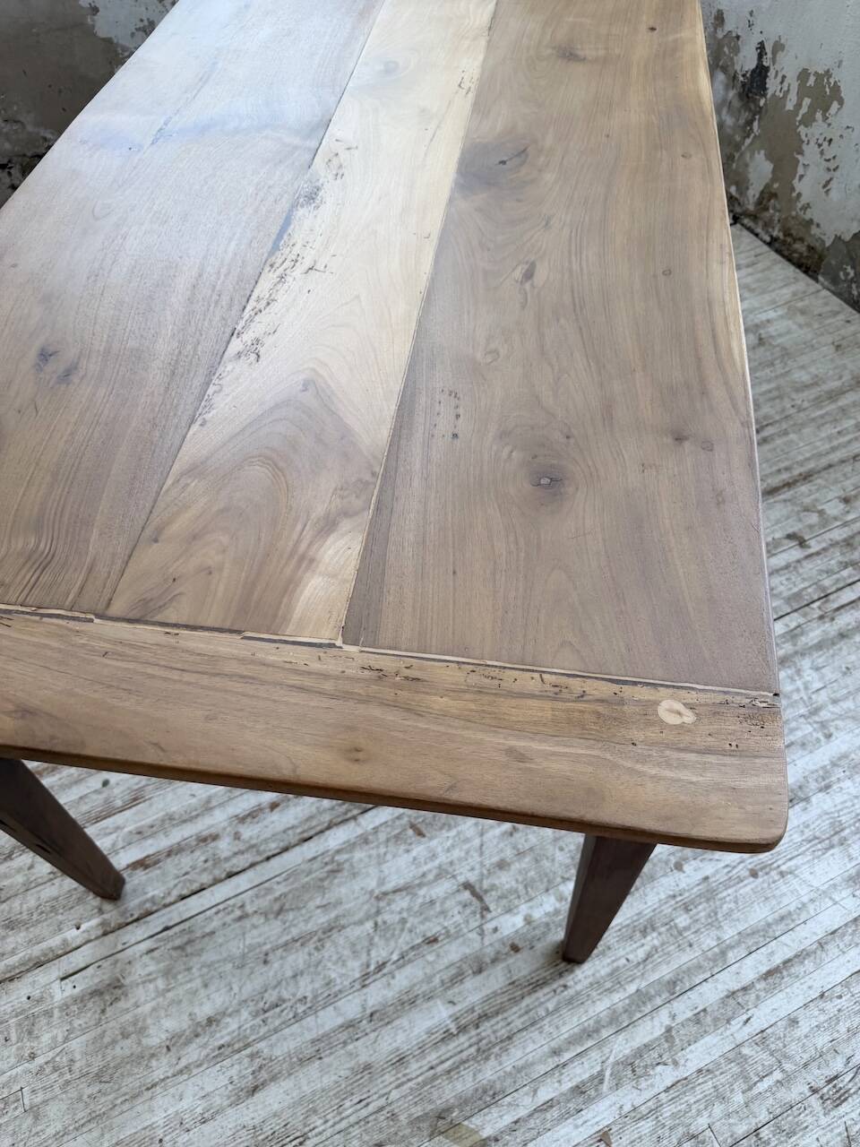 Table de ferme noyer pieds fuseaux 1950