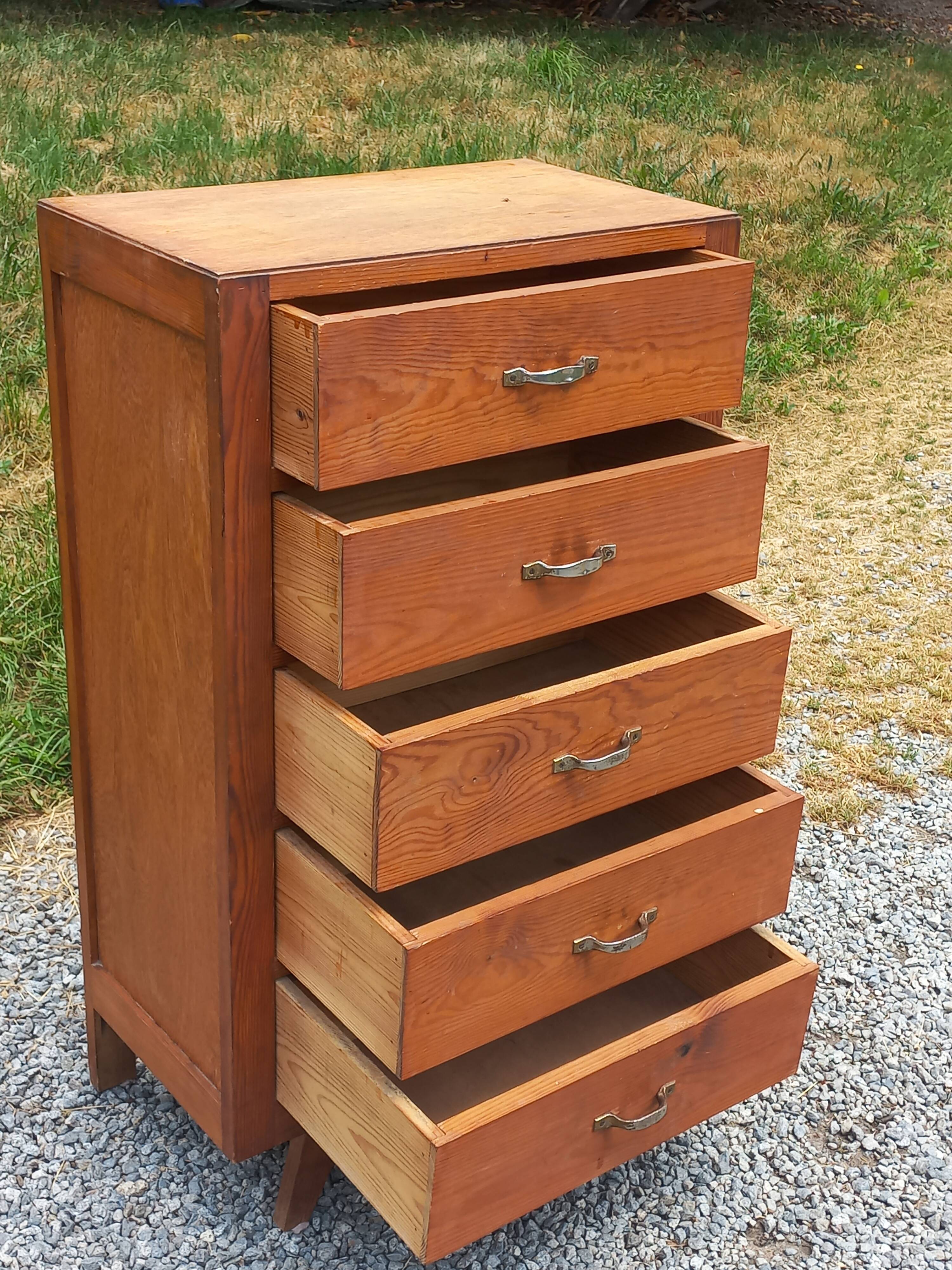Vintage 1950s chest of drawers with tapered legs and 5 drawers.