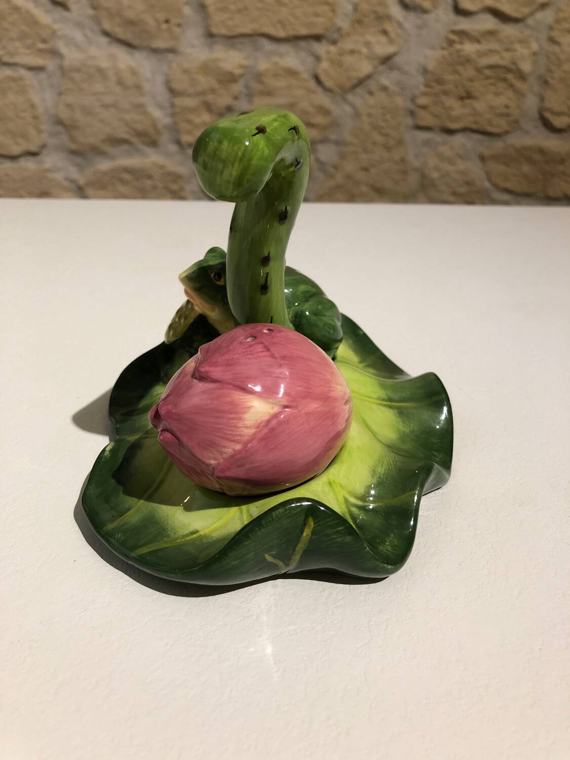 Frog salt and pepper shakers