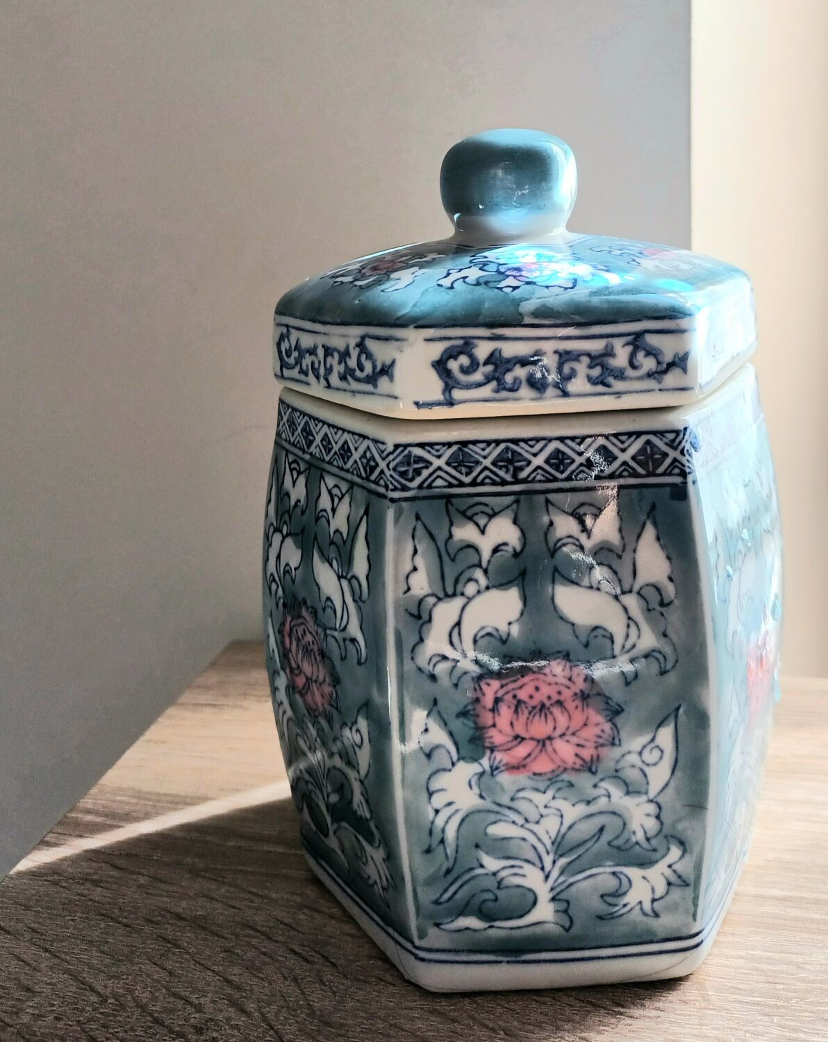 Chinese blue flowered ginger pot
