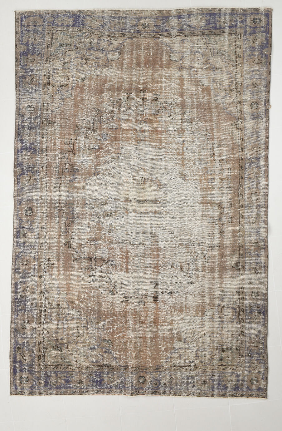 6x9 distressed wool vintage rug 292x191cm