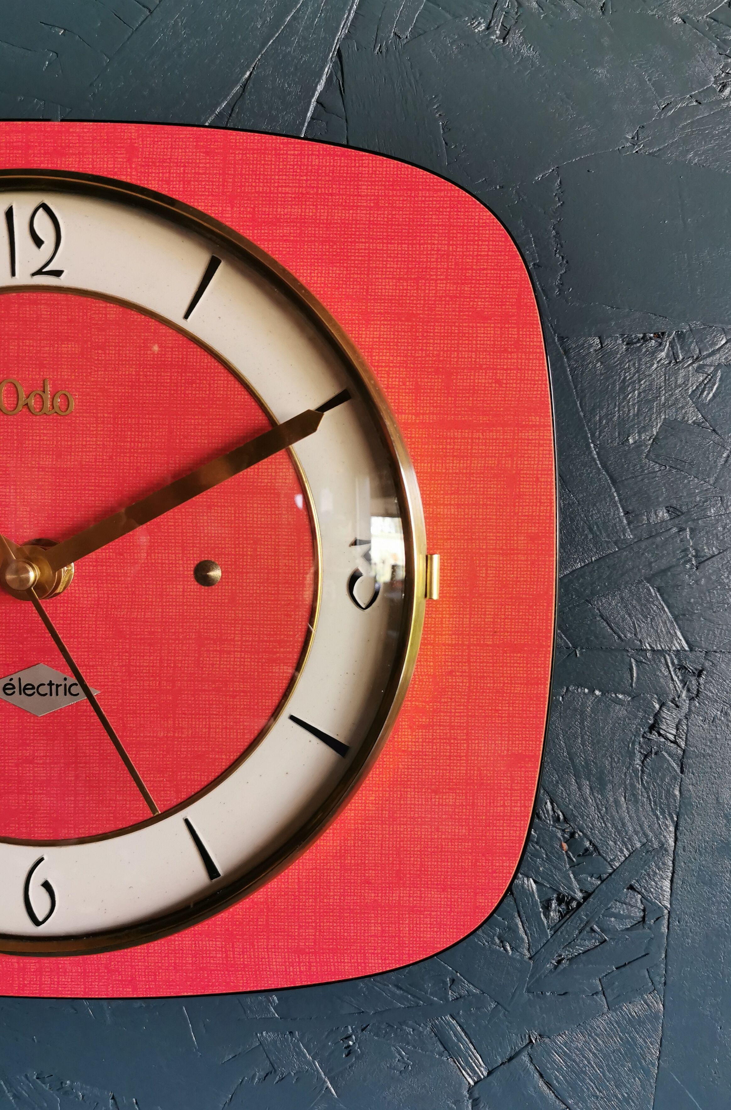Vintage formica clock rectangular silent wall clock "Odo red"