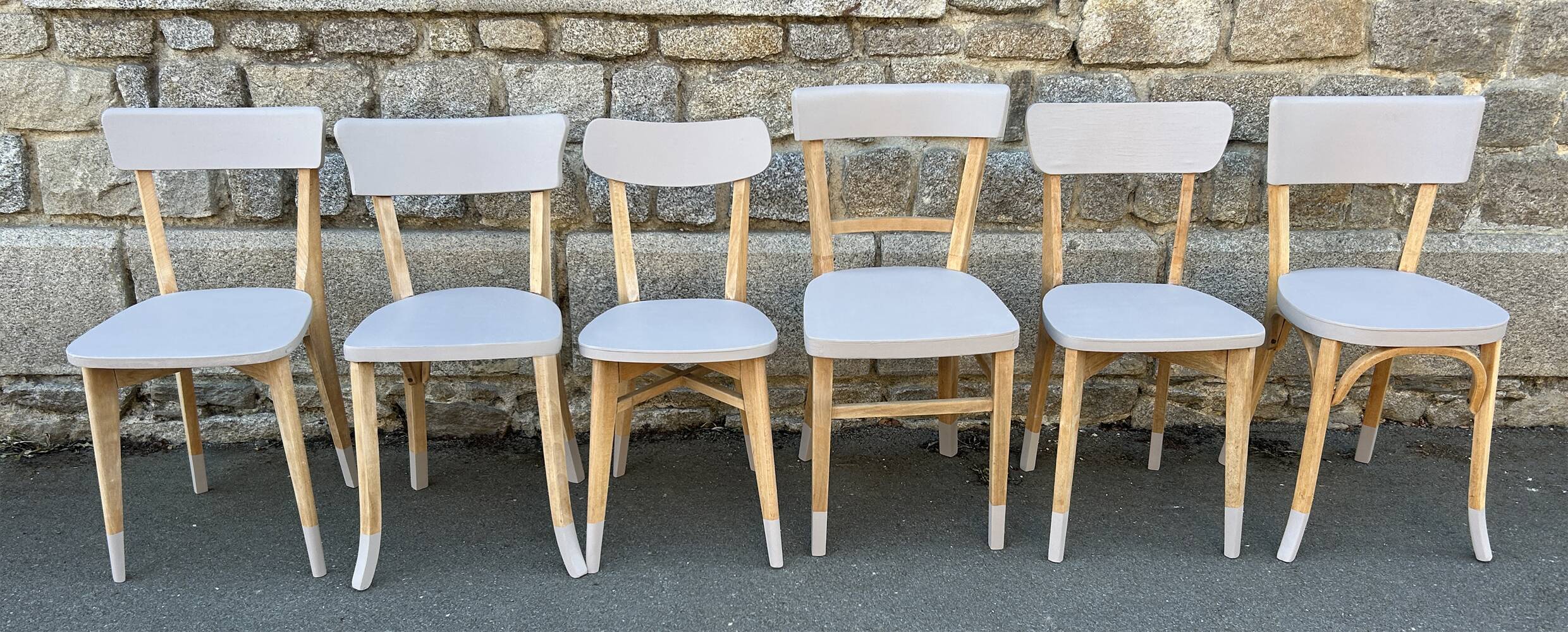 set of modernised vintage chairs – The Scandinavian elegance of the 1950s
