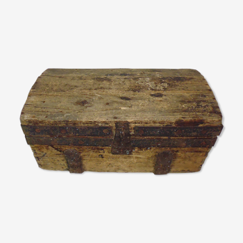 Wooden chest or wooden and bulging workshop crate